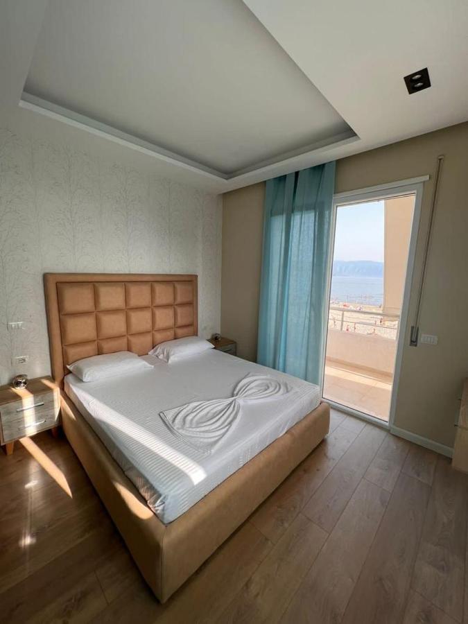 Soleil Apartment With Sunbed & Umbrella Avlonya Dış mekan fotoğraf