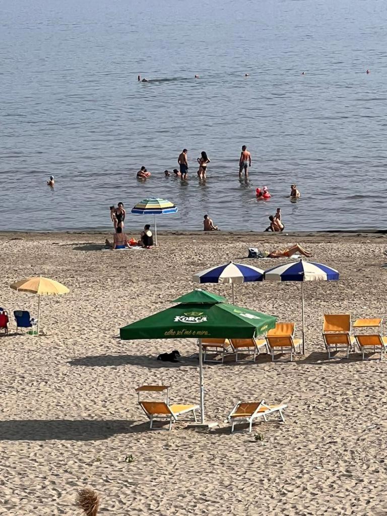 Soleil Apartment With Sunbed & Umbrella Avlonya Dış mekan fotoğraf