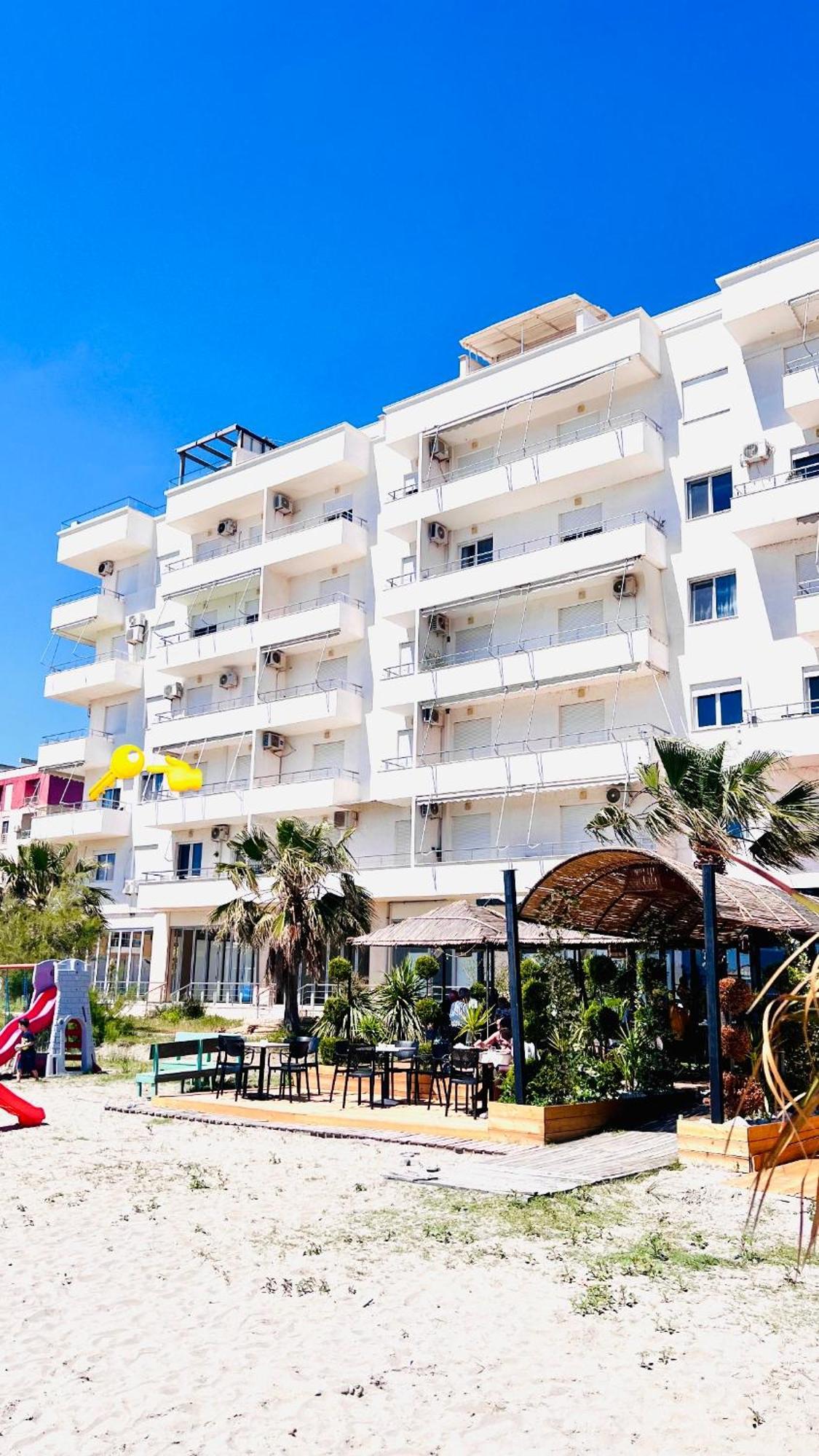 Soleil Apartment With Sunbed & Umbrella Avlonya Dış mekan fotoğraf